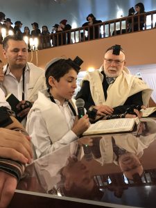 Yoni ELMALEH - Orchestre & DJ LIVE Mariage juifs Chanteur Synagogue Chanteur Houppa - Houpa - bénédictions nuptiales - Bar Mitsvah Nos formules vont de 1 à 10 artistes pour sublimer le plus beau jour de votre vie. http://www.musi-k.fr/houppa-houpa/