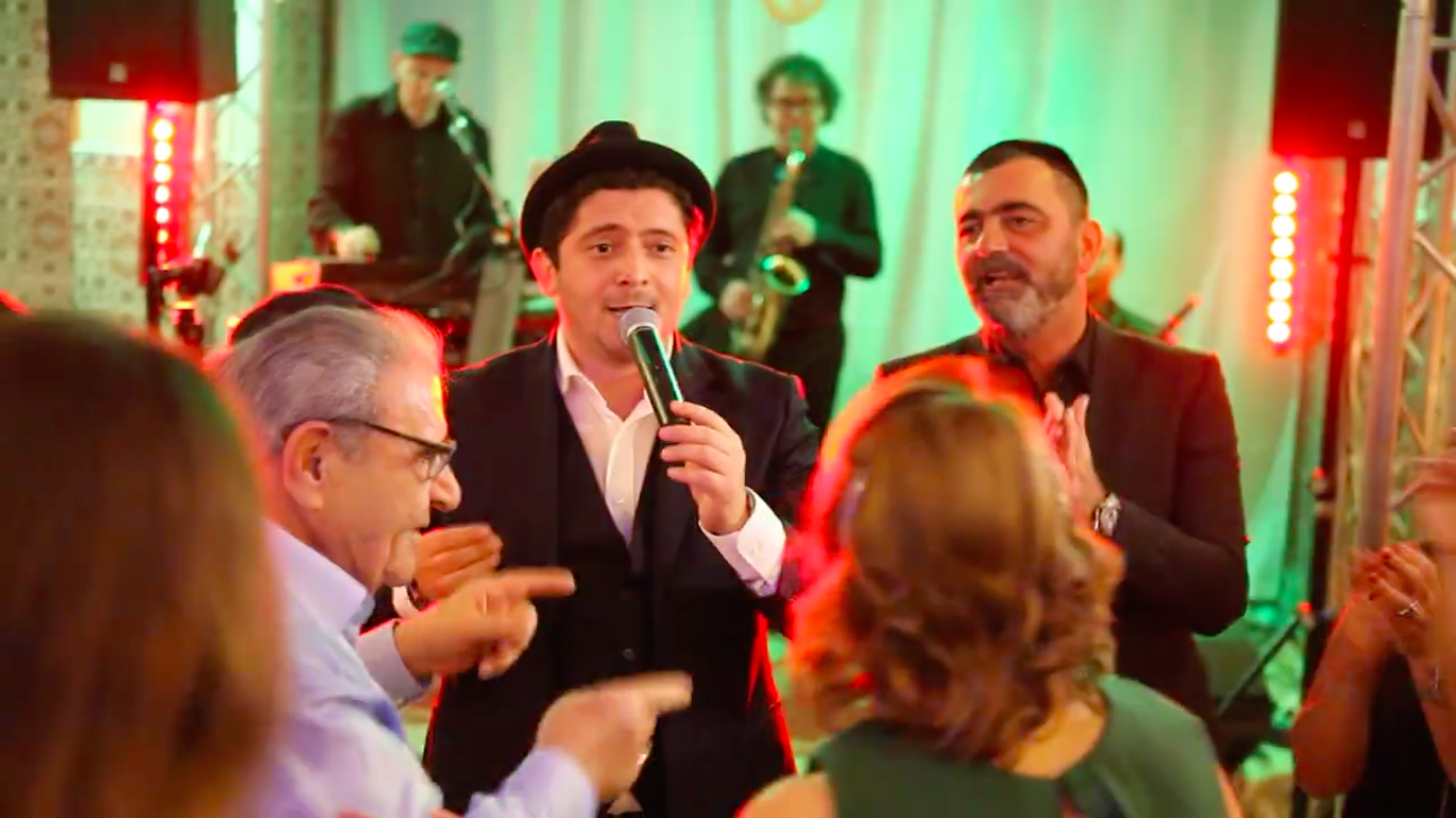 Yoni ELMALEH - Orchestre & DJ LIVE Mariage juifs Chanteur Synagogue Chanteur Houppa - Houpa - bénédictions nuptiales - Bar Mitsvah Nos formules vont de 1 à 10 artistes pour sublimer le plus beau jour de votre vie. http://www.musi-k.fr/houppa-houpa/