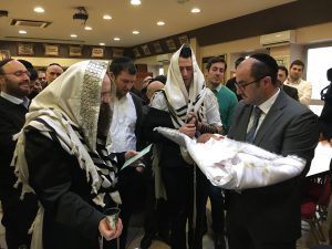 Yoni ELMALEH - Orchestre & DJ LIVE Mariage juifs Chanteur Synagogue Chanteur Houppa - Houpa - bénédictions nuptiales - Bar Mitsvah Nos formules vont de 1 à 10 artistes pour sublimer le plus beau jour de votre vie. http://www.musi-k.fr/houppa-houpa/