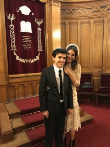 Yoni ELMALEH - Orchestre & DJ LIVE Mariage juifs Chanteur Synagogue Chanteur Houppa - Houpa - bénédictions nuptiales - Bar Mitsvah Nos formules vont de 1 à 10 artistes pour sublimer le plus beau jour de votre vie. http://www.musi-k.fr/houppa-houpa/